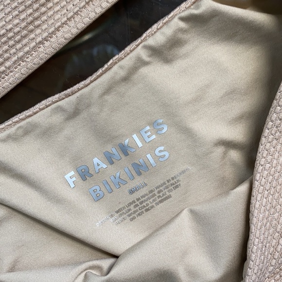 {SOLD} Frankies bikinis grotto set in sand - Picture 2 of 3